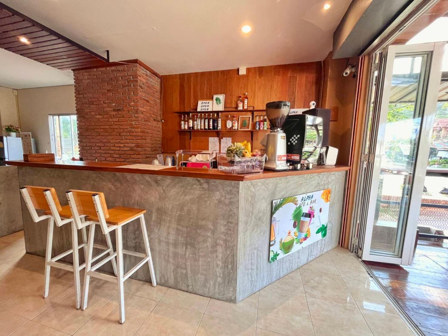 Alpha Hostel Cafe&Bar Ban Khlong Yai Exterior foto